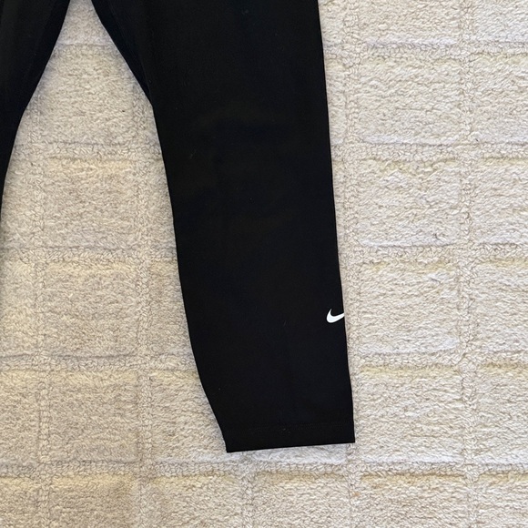 Nike Black Women's Leggings - Picture 5 of 6